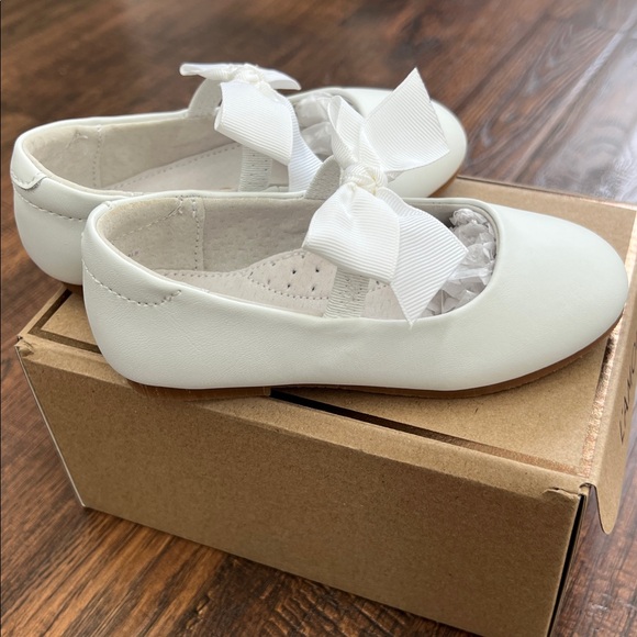 L’amour White Dress Shoes with Bow - Picture 4 of 7